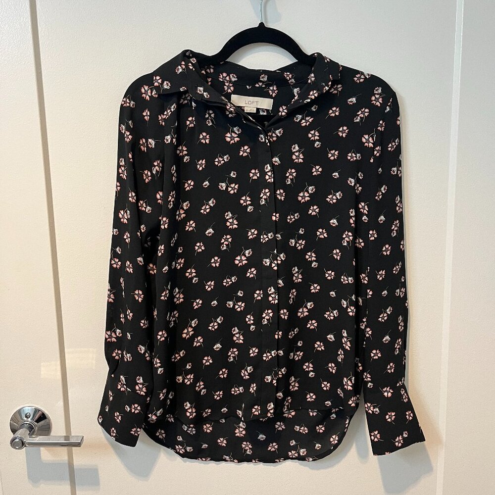 LOFT Black Floral Button-Down Blouse - XS